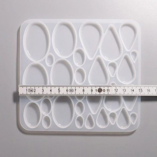 Silikon Gießformen verschieden große flache Ovale- und Tropfen-Formen von ca. 1 cm bis 5 cm