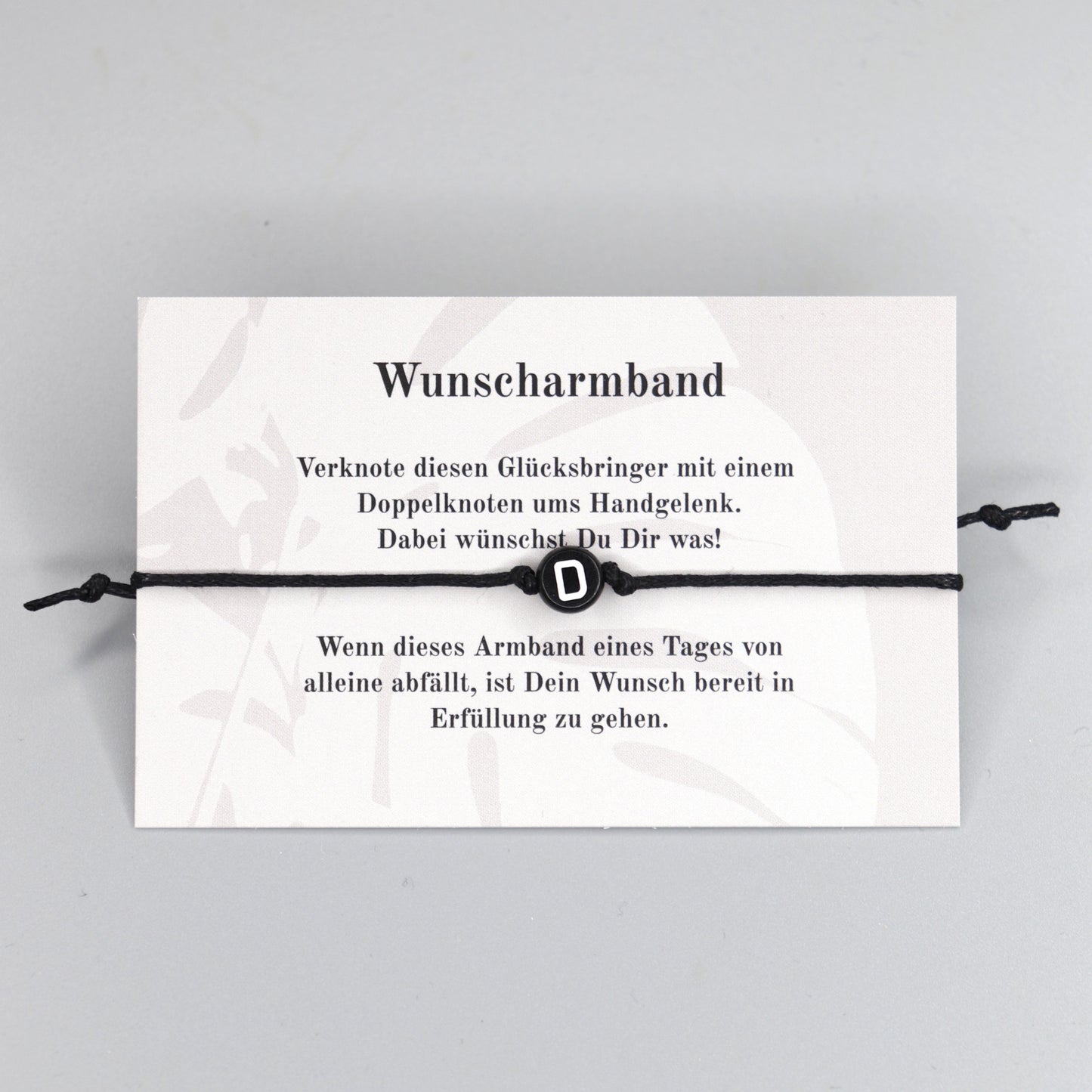 Freundschaftsarmband mit individuellem Wunschbuchstaben.