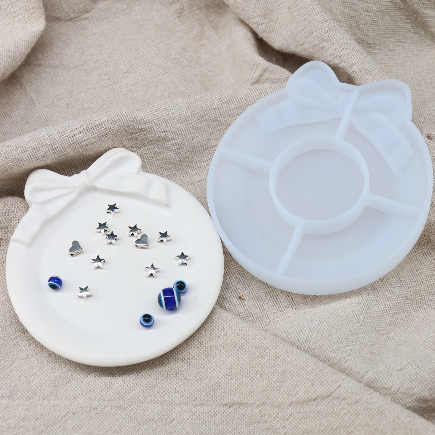 Gießform Schmuck Ablage mit Schleifen Dekor Rand Silikonform perfekt geeignet zum gießen mit Raysin