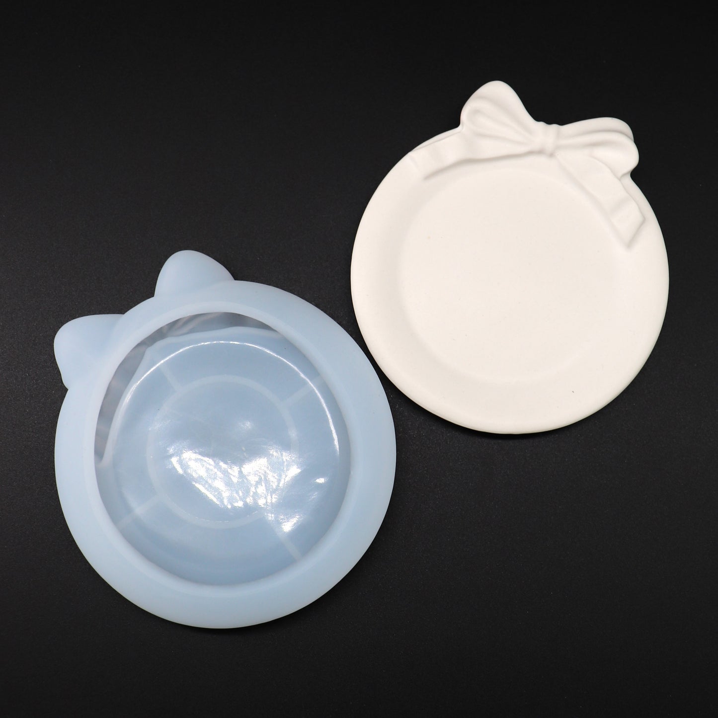 Silikonform Untersetzer mit Schleife Gießform für Raysin oder Epoxidharz als Schmuckablage geeignet