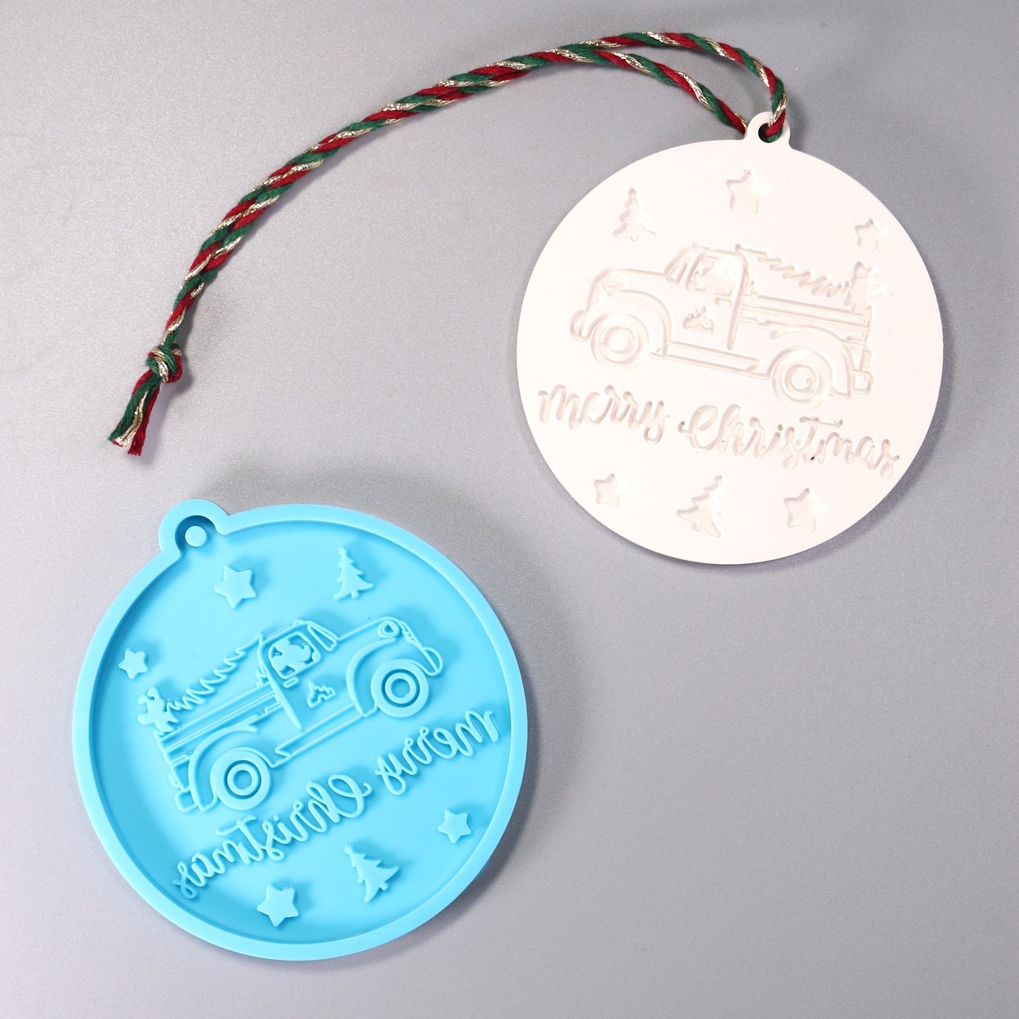 Silikonform Weihnachtskugel Anhänger Gießform Merry Christmas ca 7,5 x 7 cm