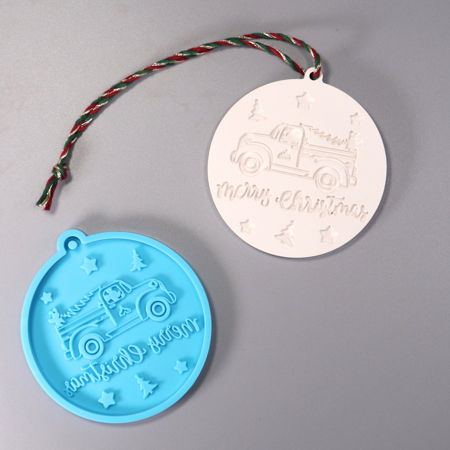 Silikonform Weihnachtskugel Anhänger Gießform Merry Christmas ca 7,5 x 7 cm