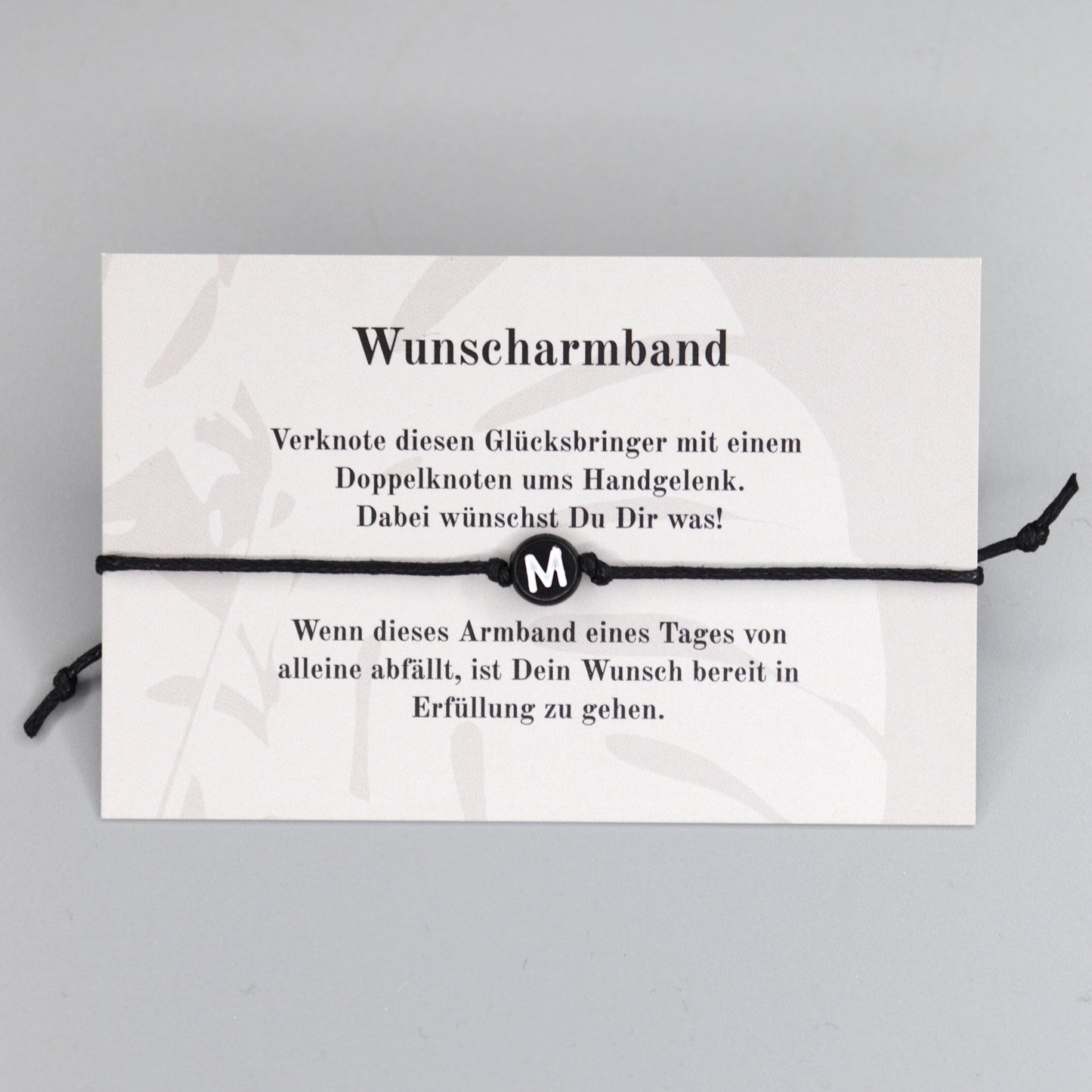 Wunscharmband mit Wunschbuchstabe M aus Acryl. Geschenkideen. Freundschaftsarmbänder. Kleine Geschenke.