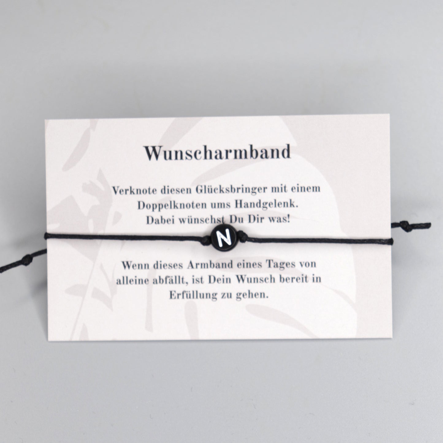 Wunscharmband mit Wunschbuchstabe N aus Acryl. Geschenkideen. Freundschaftsarmbänder. Kleine Geschenke.