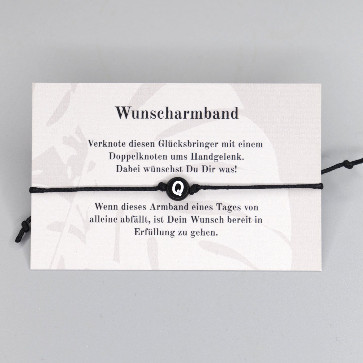 Wunscharmband mit Wunschbuchstabe Q aus Acryl. Geschenkideen. Freundschaftsarmbänder. Kleine Geschenke.