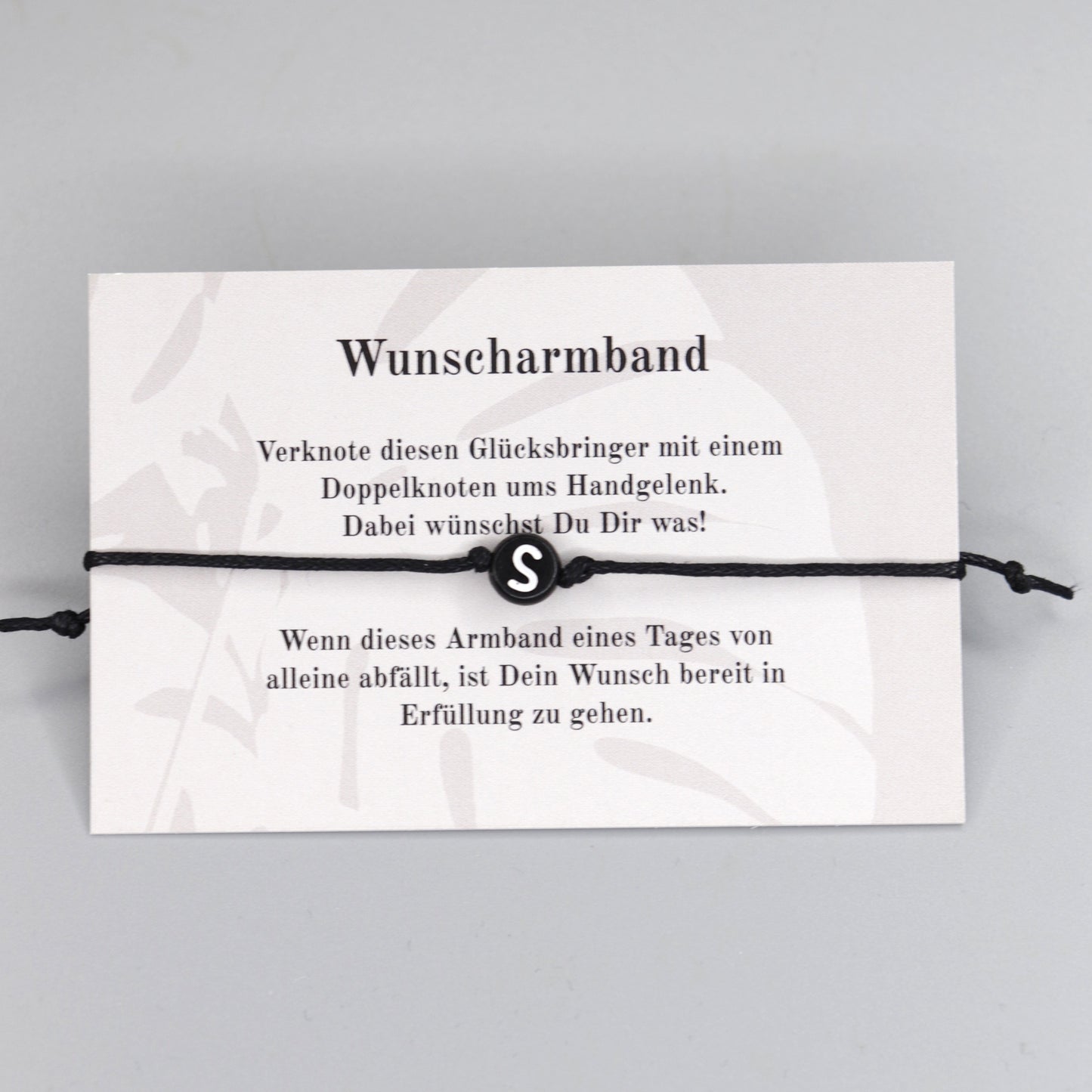 Wunscharmband mit Wunschbuchstabe S aus Acryl. Geschenkideen. Freundschaftsarmbänder. Kleine Geschenke.