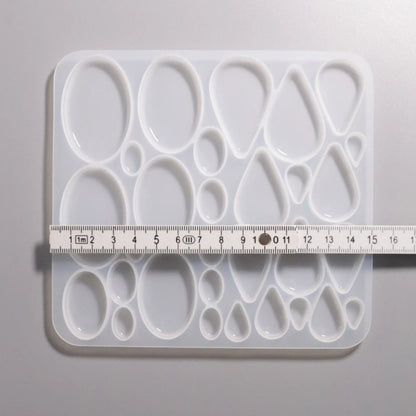 Silikon Gießformen verschieden große flache Ovale- und Tropfen-Formen von ca. 1 cm bis 5 cm