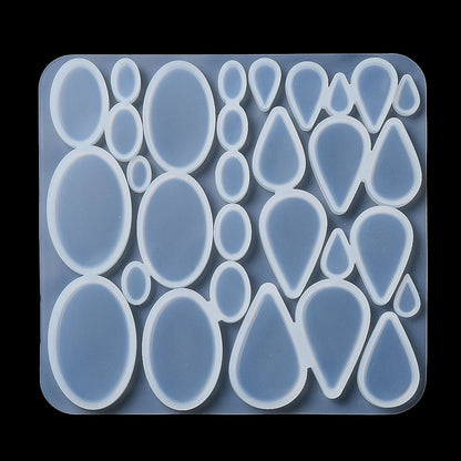 Silikonformen Tropfen Formen Ovale Formen für Epoxidharze verschiedene Größen von 1 cm bis 5 cm auf eine Silikomatte.
