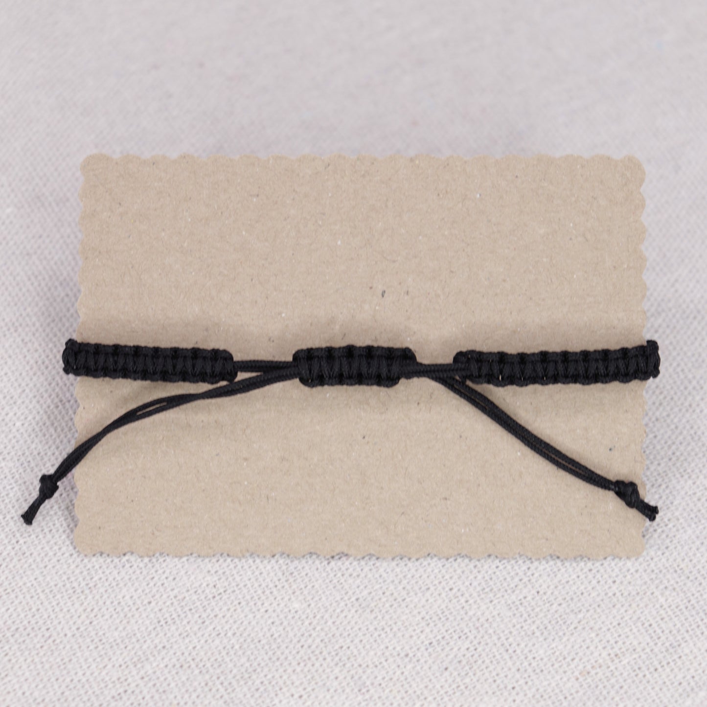 Evil Eye Makramee Armband. Abbildung Rückseite.