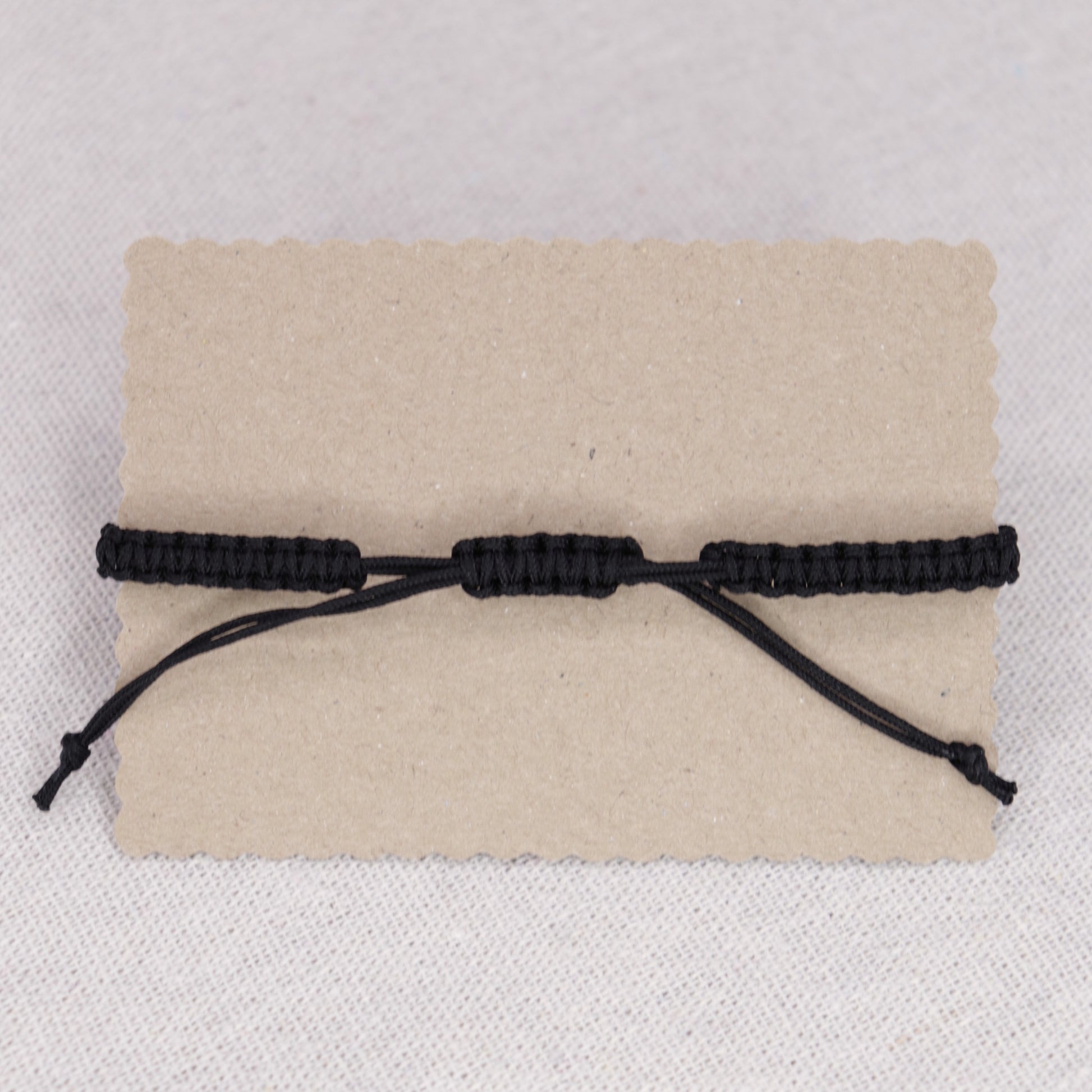 Evil Eye Makramee Armband. Abbildung Rückseite.
