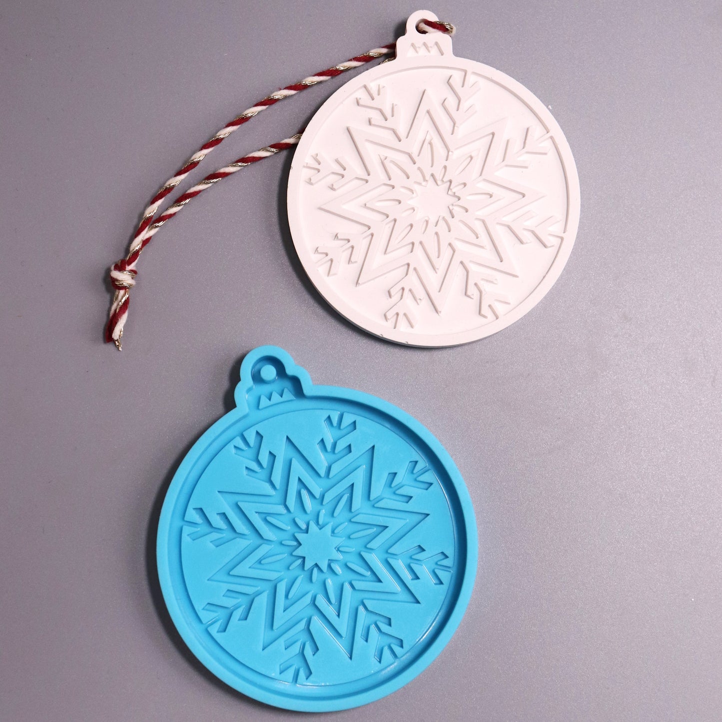Silikonform Weihnachtskugel Anhänger Gießform Schneeflocke Weihnachten ca 8x7 cm