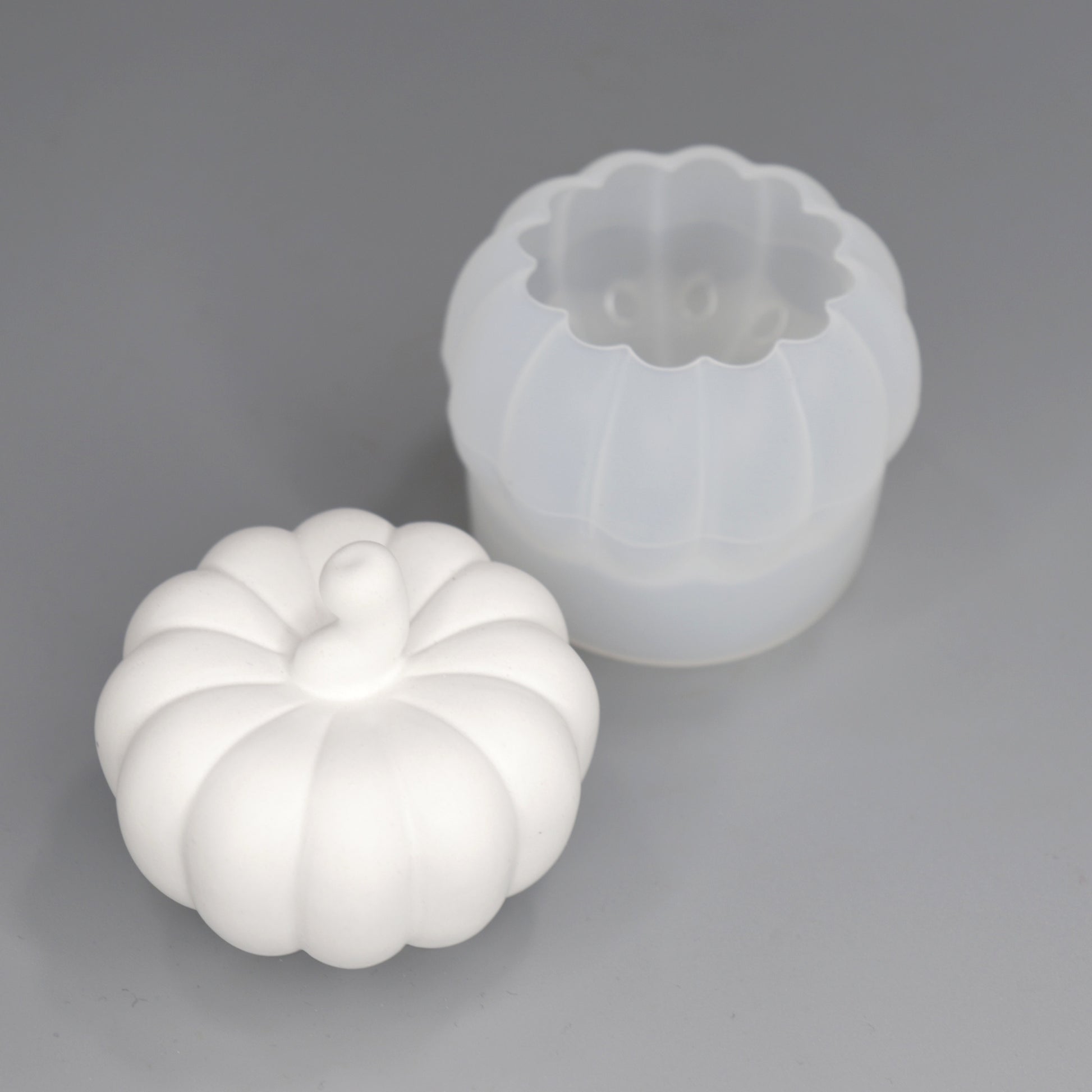 Silikonform Kürbis 3D Gießformen für Herbst Dekoration. Fertige Gießling aus Raysin.
