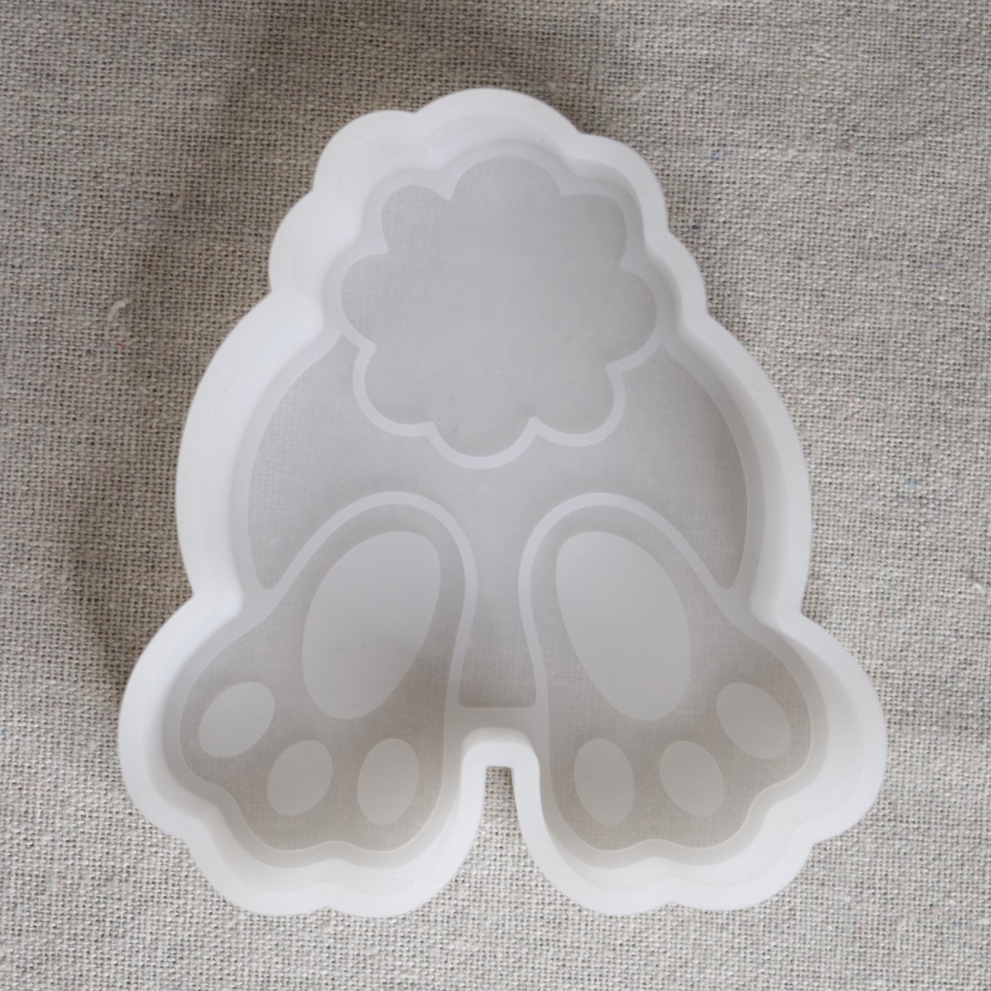 Silikonform Kanninchen Fußabdruck Rückseite Aufsteller für Ostern Dekorationen. Gießform für Raysin oder Gípspulver. ca. 10 x 9 cm. 