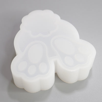 Silikonform Kanninchen Fußabdruck Rückseite Aufsteller für Ostern Dekorationen. Gießform für Raysin oder Gípspulver. ca. 10 x 9 cm. Seitlich Ansicht.