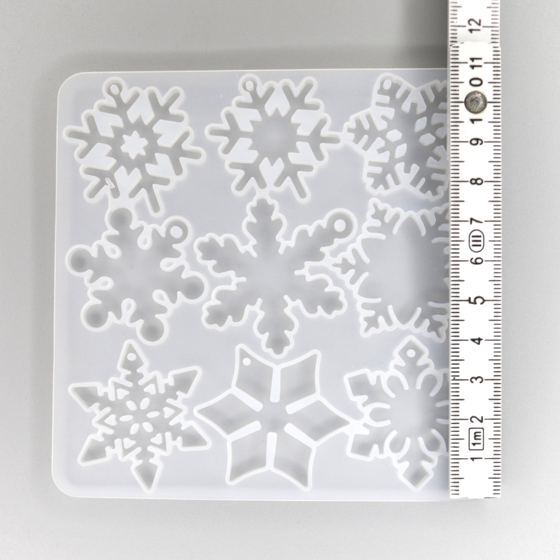 Gießformen mit 12 verschiedene Schneeflocken Anhänger. Weihnachten Dekoration.
