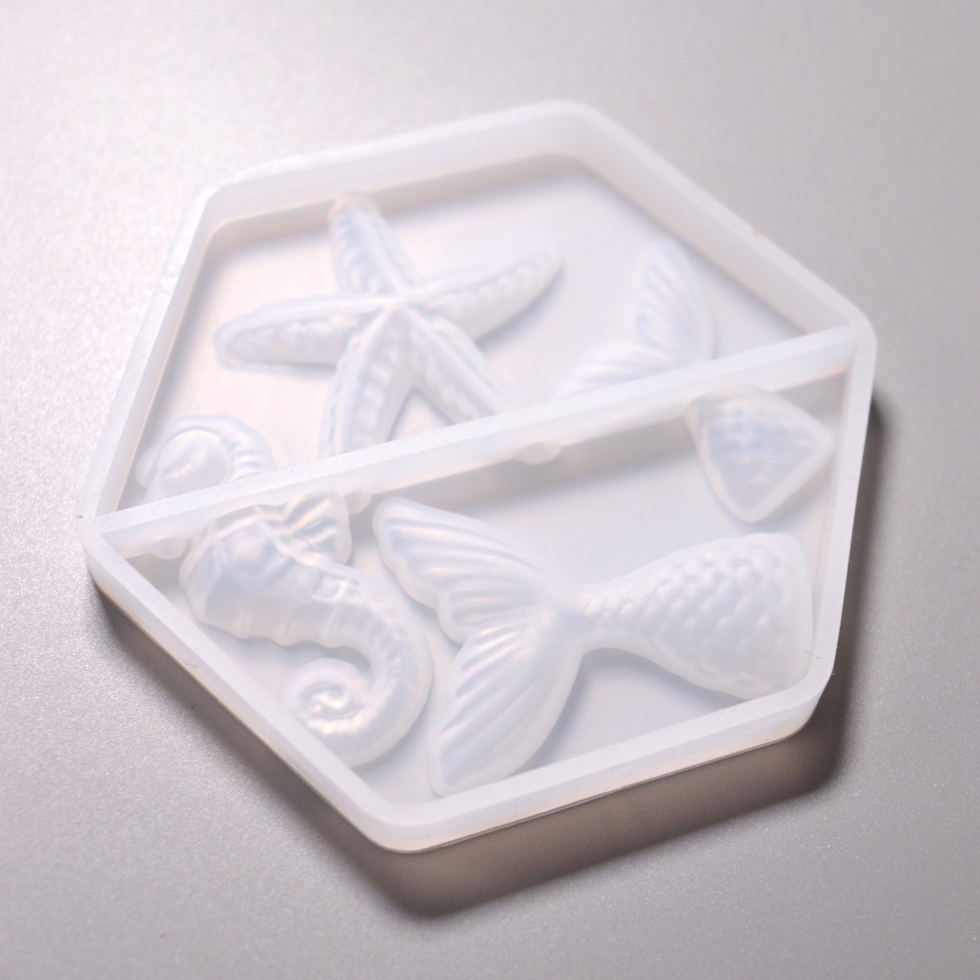 Silikon Gießform Seepferdchen, Seestern, Fischflossen ca. 2 bis 4 cm. Rückseiteansicht.