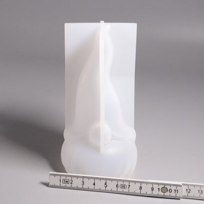 Silikonform Wichtel Vorderansicht. Höhe ca. 13 cm. Weiße Gießform für Raysin.