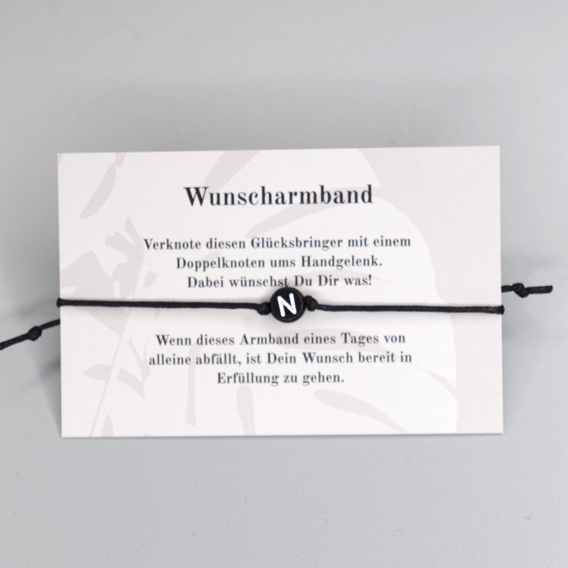 Wunscharmband mit Wunschbuchstabe N aus Acryl. Geschenkideen. Freundschaftsarmbänder. Kleine Geschenke.
