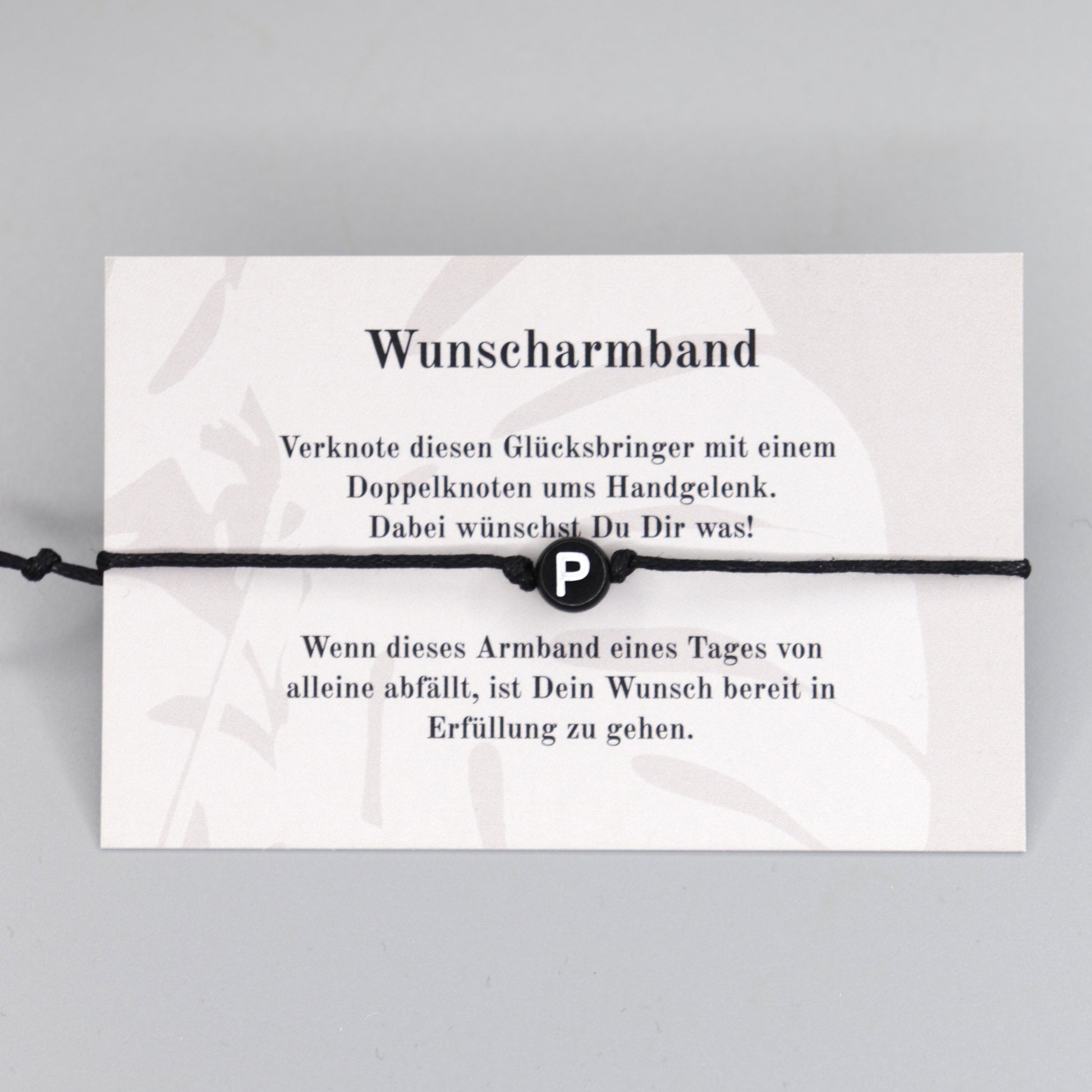 Wunscharmband mit Wunschbuchstabe P aus Acryl. Geschenkideen. Freundschaftsarmbänder. Kleine Geschenke.