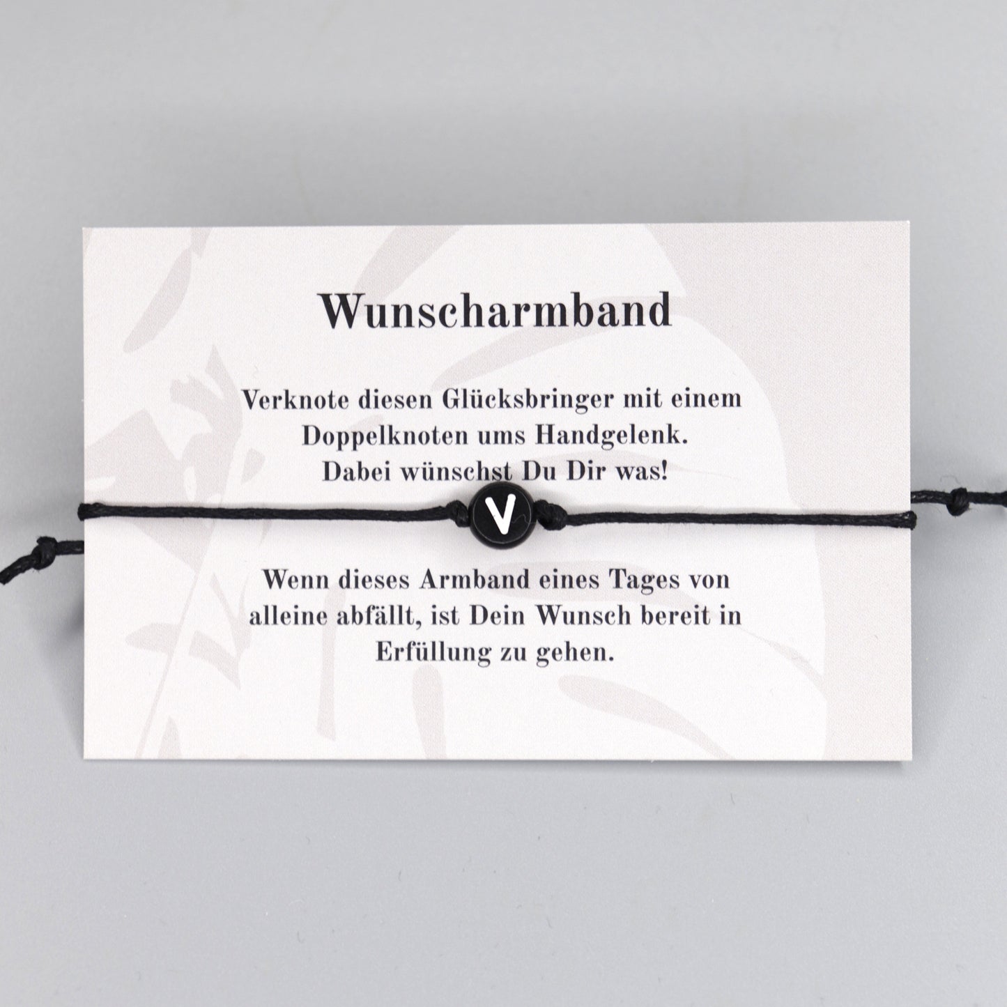 Wunscharmband mit Wunschbuchstabe V aus Acryl. Geschenkideen. Freundschaftsarmbänder. Kleine Geschenke.